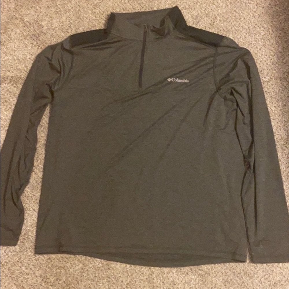 Men’s large long serve Columbia shirt